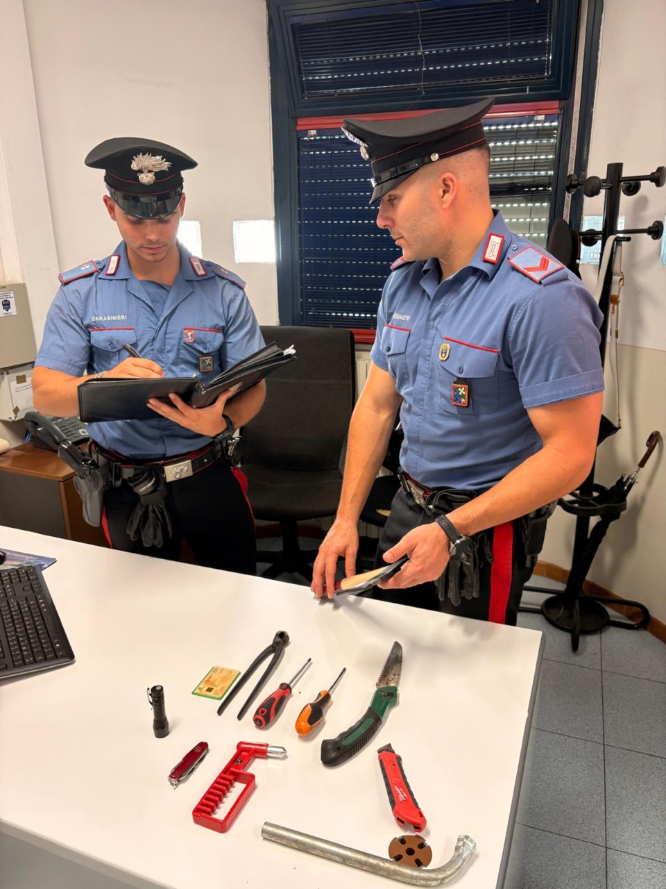 Beccato a danneggiare auto in sosta, era stato arrestato il giorno prima per lo stesso motivo