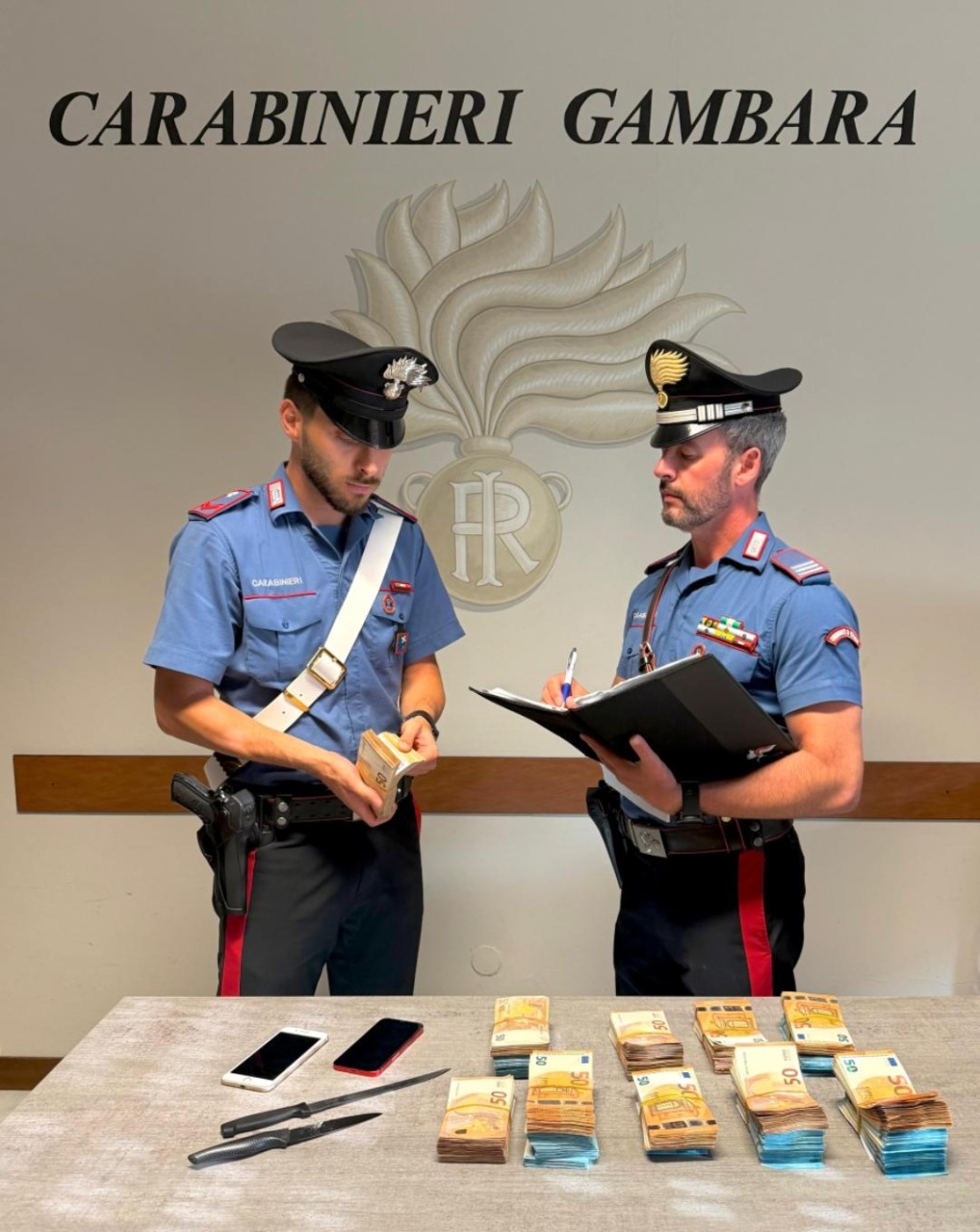Beccato in auto con armi e 100mila euro in contanti : denunciato un 46enne
