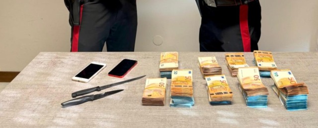 Beccato in auto con armi e 100mila euro in contanti : denunciato un 46enne