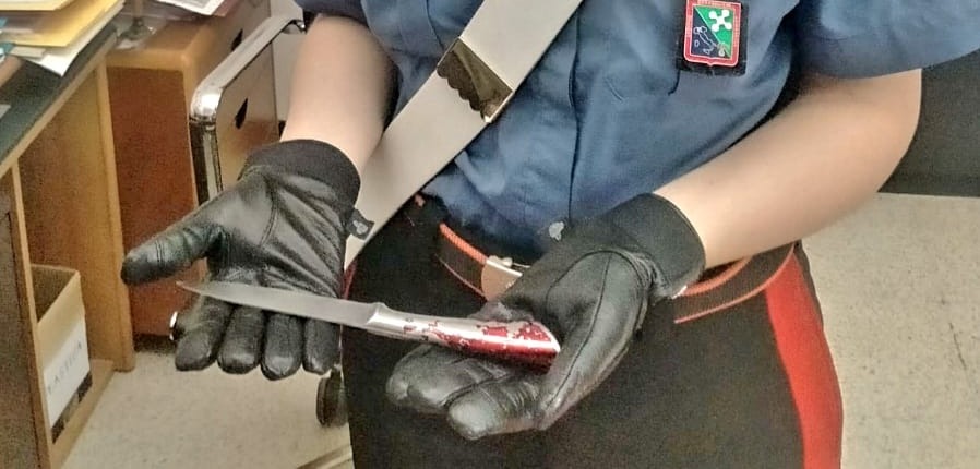 Brescia: va in caserma con un coltello da cucina, denunciato un 39enne