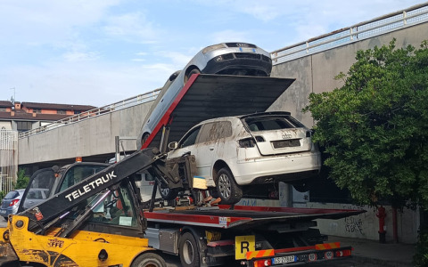 Brescia: la Locale rimuove 25 veicoli abbandonati dall’autorimessa della Torre Cimabue