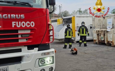 Castegnato: a fuoco un container all’isola ecologica