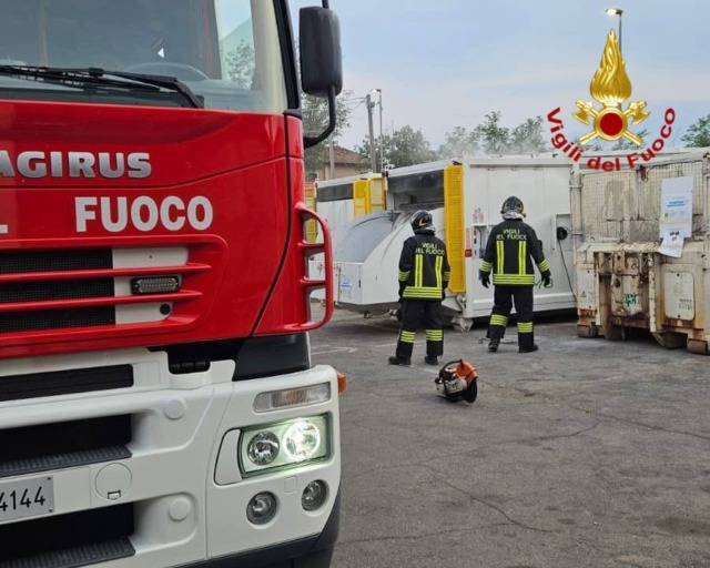 Castegnato: a fuoco un container all’isola ecologica