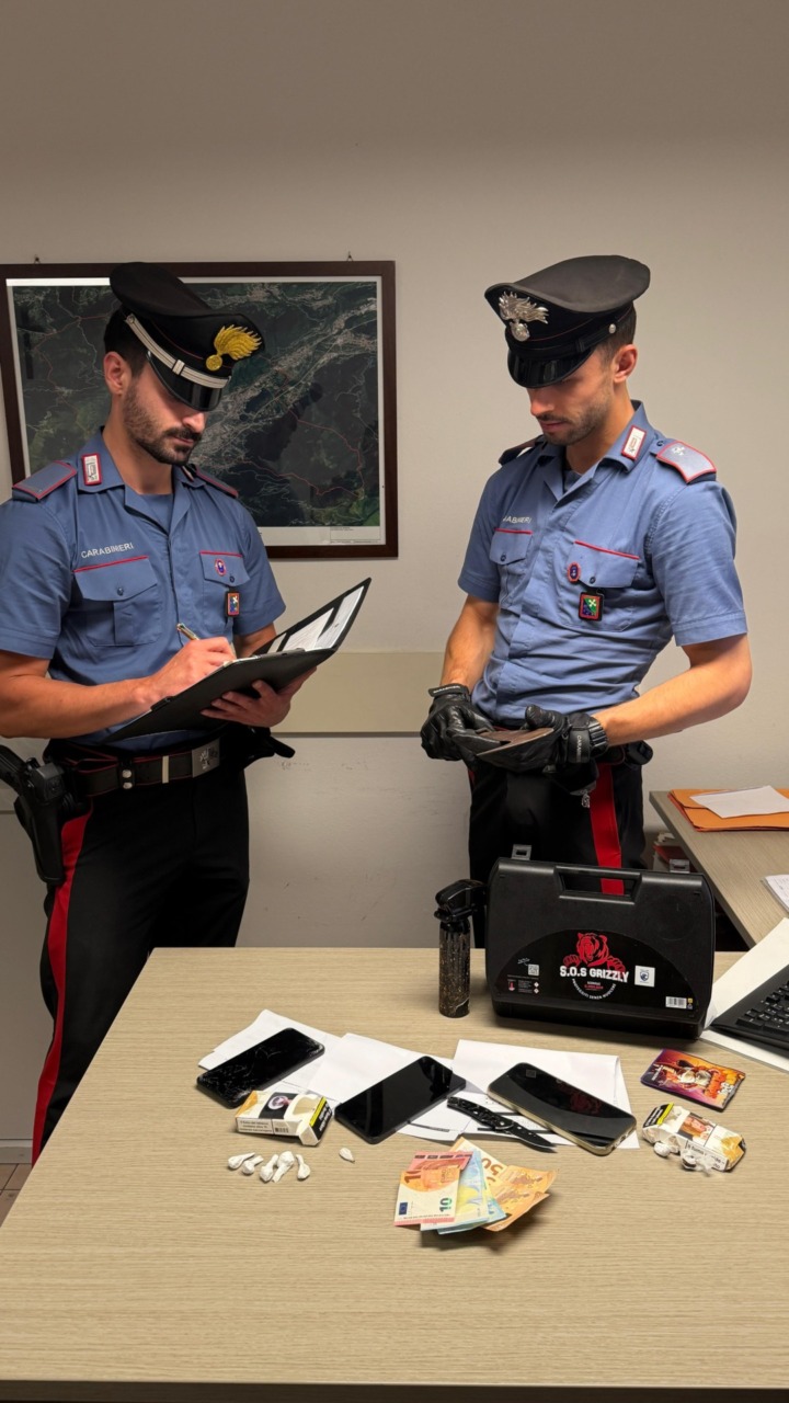 Darfo Boario Terme: bloccati dai militari mentre tentano la fuga, due in manette per spaccio