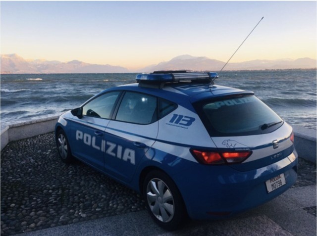 Desenzano del Garda: forza la portiera dell’auto, 27enne ruba oggetti personali, denaro e fugge