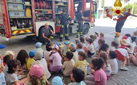 Edolo: i Vigili del Fuoco in visita alla primaria