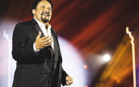 Enrico Brignano con “Bello di mamma” al Teatro Clerici di Brescia