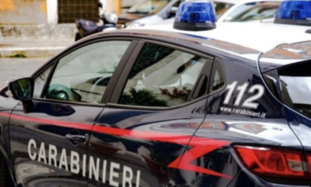 Furto in un locale a Moniga del Garda: rubano la borsa di una giovane donna, arrestati