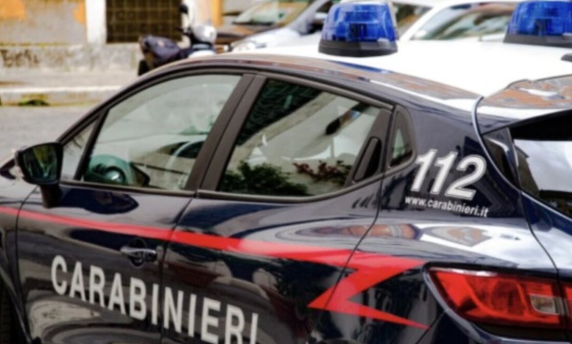 Furto in un locale a Moniga del Garda: rubano la borsa di una giovane donna, arrestati