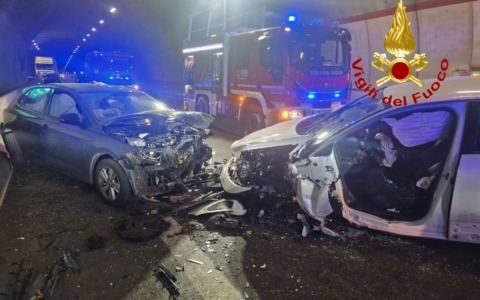Galleria Capo di Ponte: incidente sulla SS42, quattro le auto coinvolte