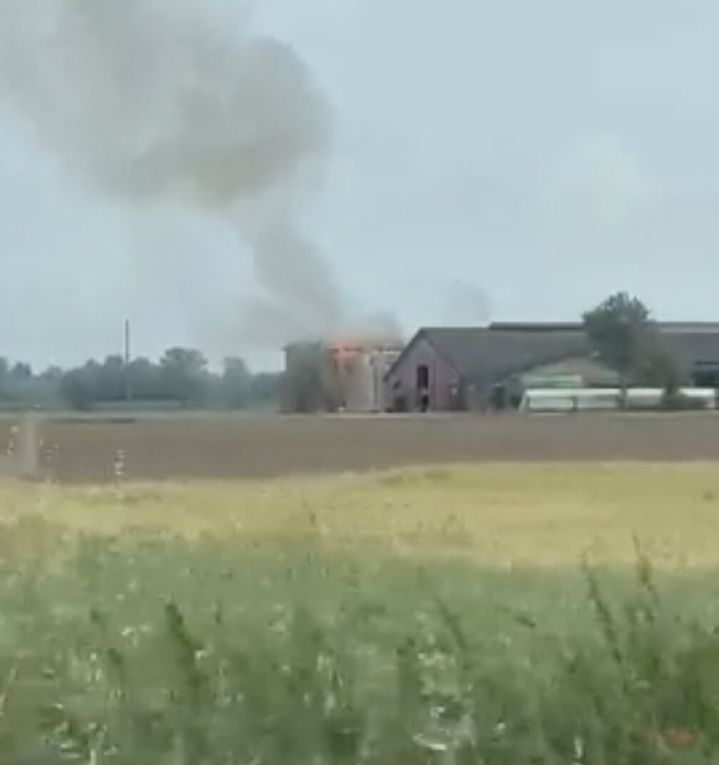Incendio a Manerbio: a fuoco un capannone per lo stoccaggio di fieno