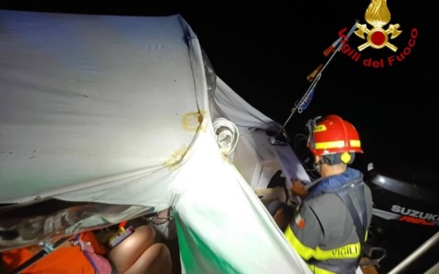 Manerba del Garda: imbarcazione in avaria, a bordo anche due bambini