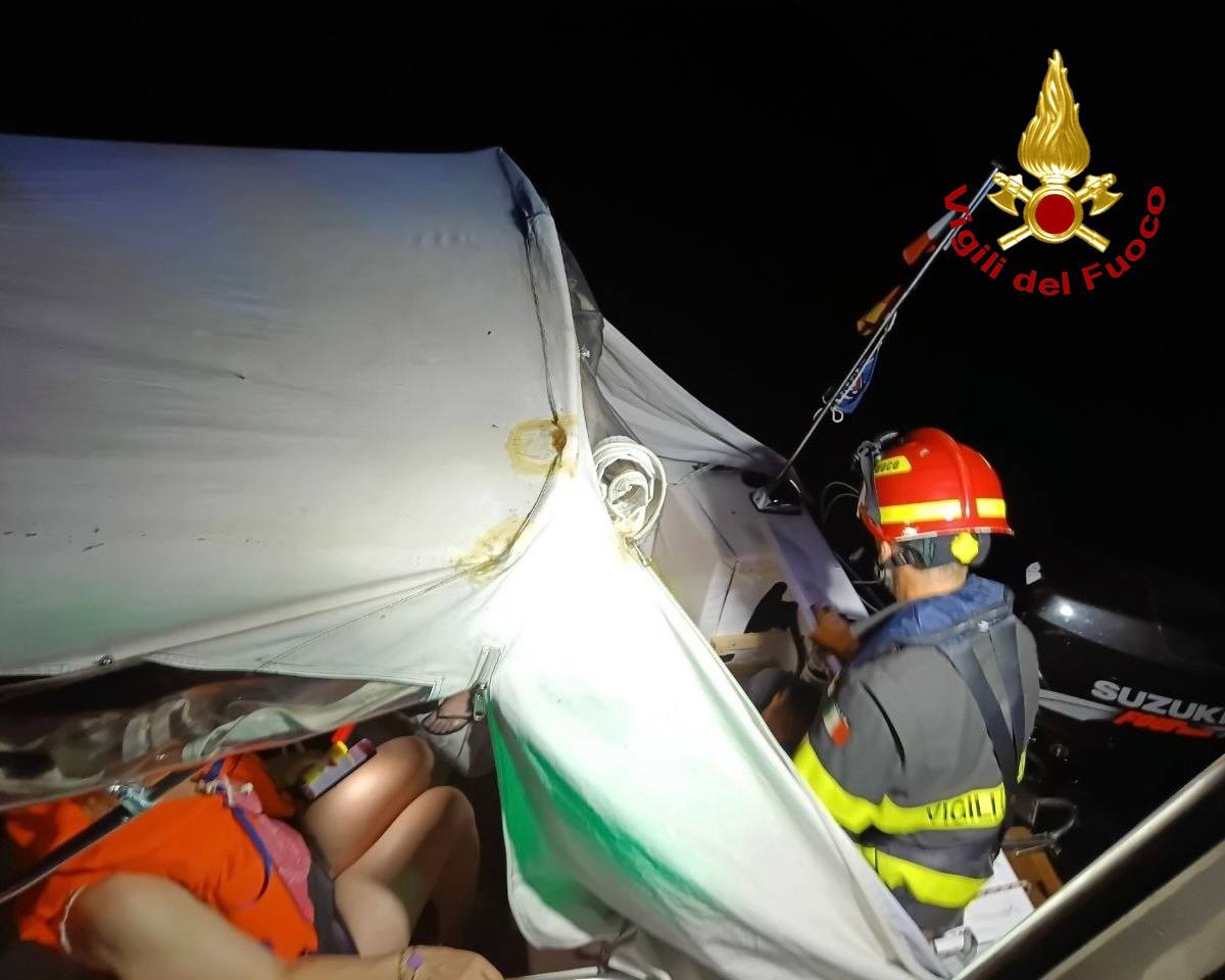Manerba del Garda: imbarcazione in avaria, a bordo anche due bambini