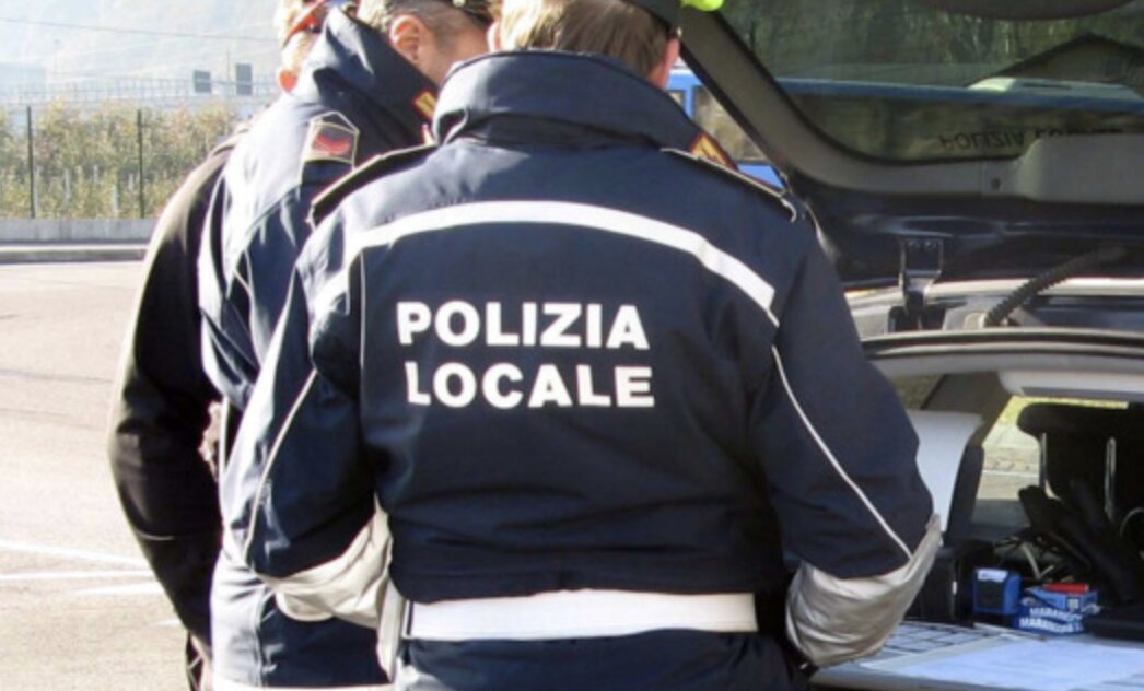 Manerbio: la Locale gli intima l’alt ma fugge con la moto, trovato senza patente e con assicurazione scaduta