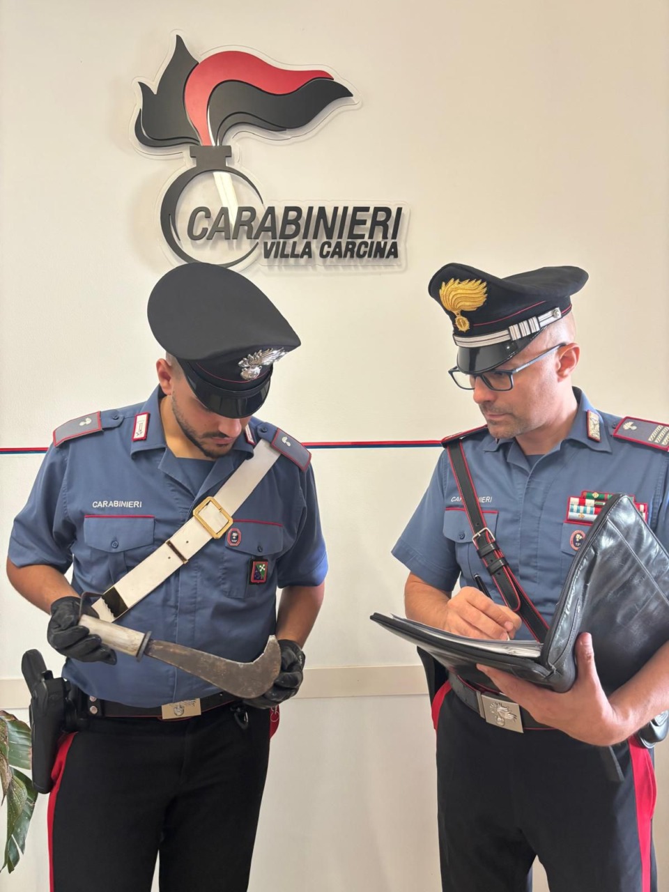 Minaccia la madre con la roncola: 32enne in manette