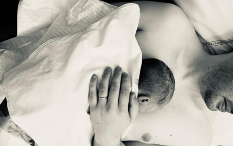 Neonati: agli Spedali Civili di Brescia si applica il “pelle a pelle” anche ai papà