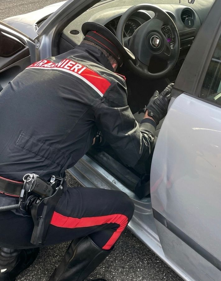 Arrestato un venticinquenne per spaccio: sequestrati oltre 100 grammi di cocaina