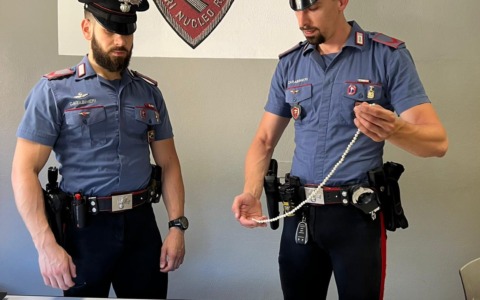 Sventata truffa del finto Carabiniere: arrestato un 19enne e recuperata la refurtiva