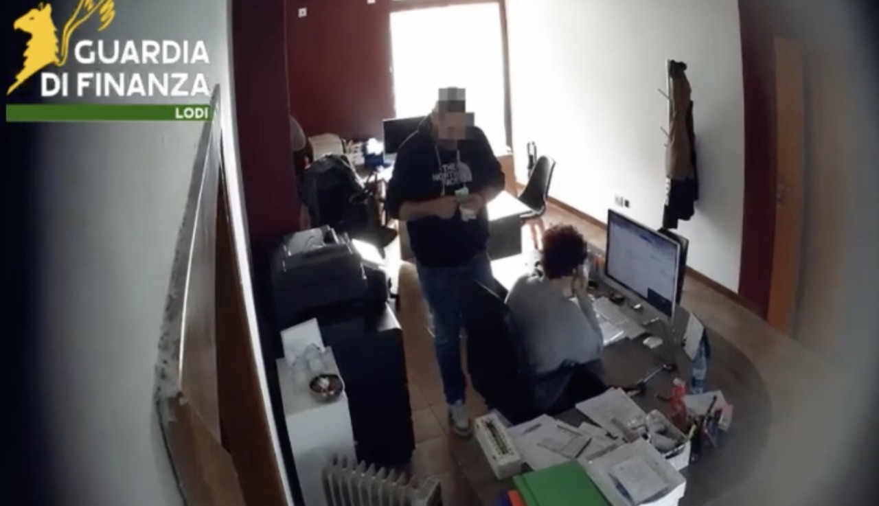 Riciclaggio internazionale con base logistica a Chiari: fatture false per 200milioni di euro