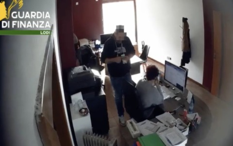 Riciclaggio internazionale con base logistica a Chiari: fatture false per 200milioni di euro