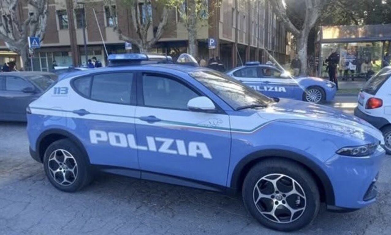 Ruba un monopattino, 29enne aggredisce e minaccia di morte il proprietario