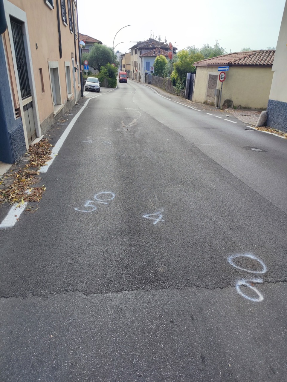 Salò: si sente male mentre è in scooter, muore un 27enne
