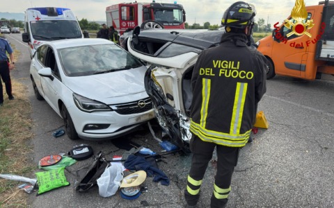 Bagnolo Mella: scontro tra auto, cinque i mezzi coinvolti