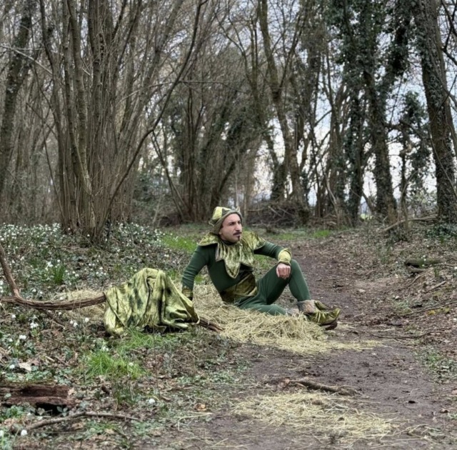 Simone Barbato (il mimo di Zelig), nei panni del Folletto Naturello