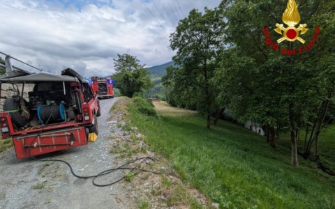 Sterpaglie a fuoco a Edolo: l’intervento dei Vigili del Fuoco