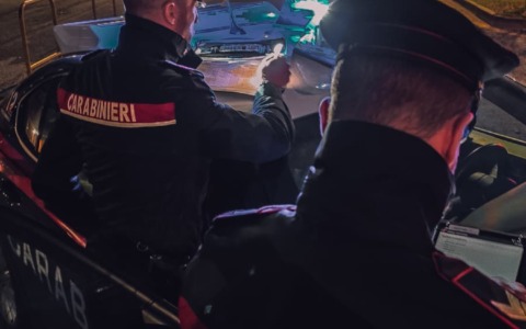 Tentato omicidio a Brescia: colpisce con un paio di forbici due ventenni, arrestato un 29enne