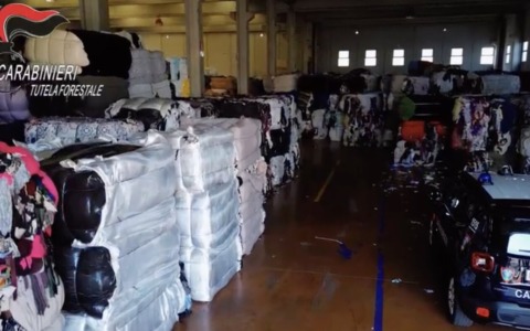 Traffico illecito di rifiuti tessili: oltre 26mila tonnellate smaltite illegalmente, 20 gli indagati