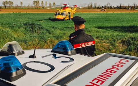 Castrezzato, precipita mentre stende un telo sul mais trinciato: 52enne grave in ospedale
