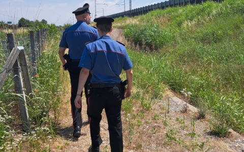 Chiari, cadavere sulla linea ferroviaria ad alta velocità: l’uomo ancora senza un nome