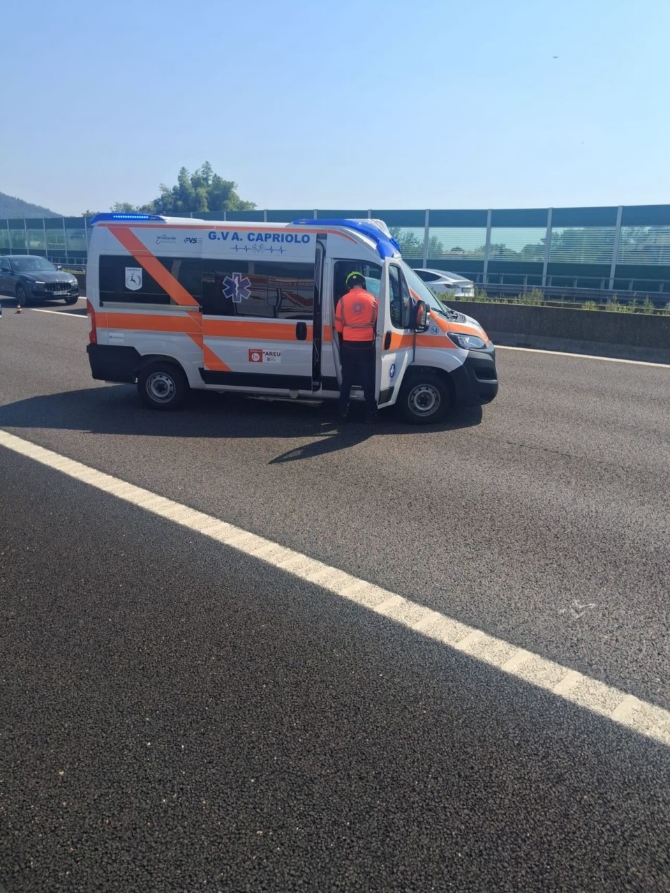 A4: coppia di anziani si scontra con l’auto contro il guard rail della piazzola di sosta