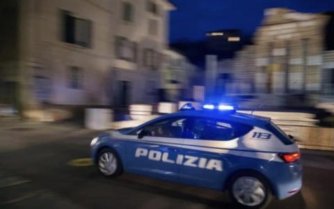 Brescia: forza la portiera di un camper ed entra per rubare, arrestato un 40enne