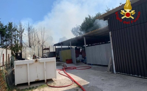 Desenzano del Garda: a fuoco un deposito vicino ad allevamento rottweiler