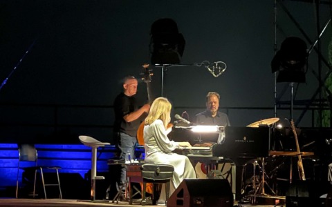 Diana Krall incanta il Tener-a-mente Festival con la forte delicatezza di una graffiante voce di velluto