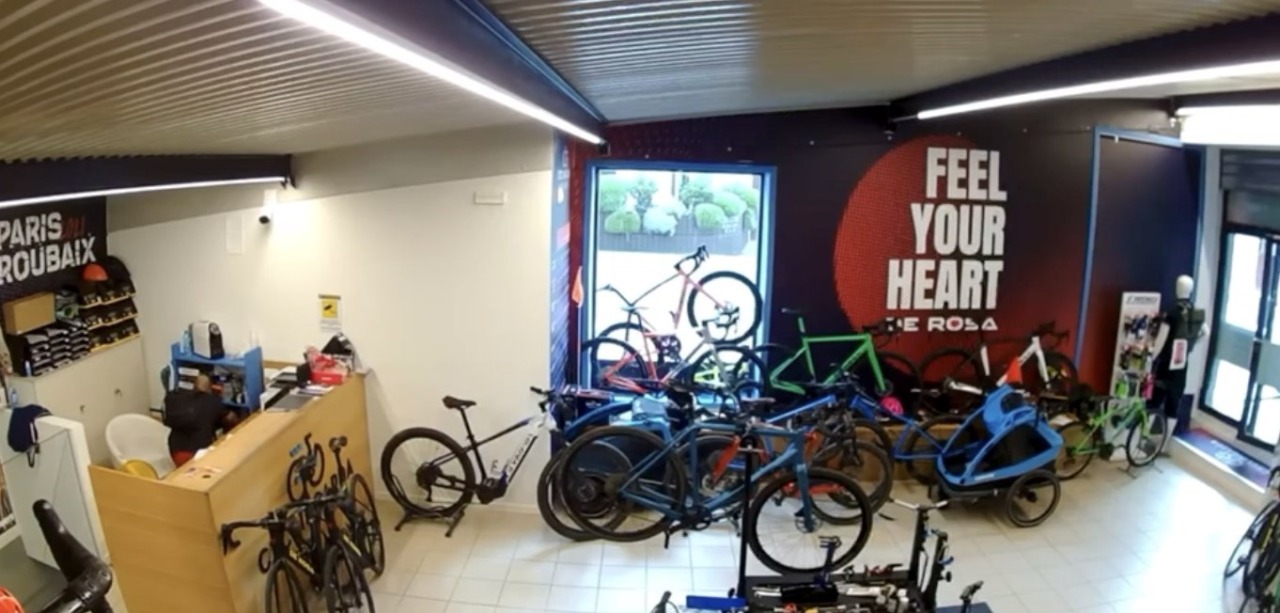 Salò, furto nel negozio di Sonny Colbrelli: il ladro si è finto cliente al mattino e ha colpito nel pomeriggio