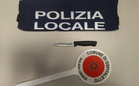 Ospitaletto: taniche e tubi nell’auto, ma la denuncia scatta per il coltello
