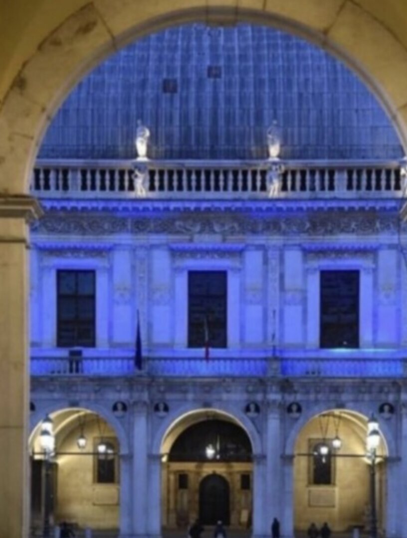 Kand: palazzo Loggia si illumina di azzurro per sensibilizzare