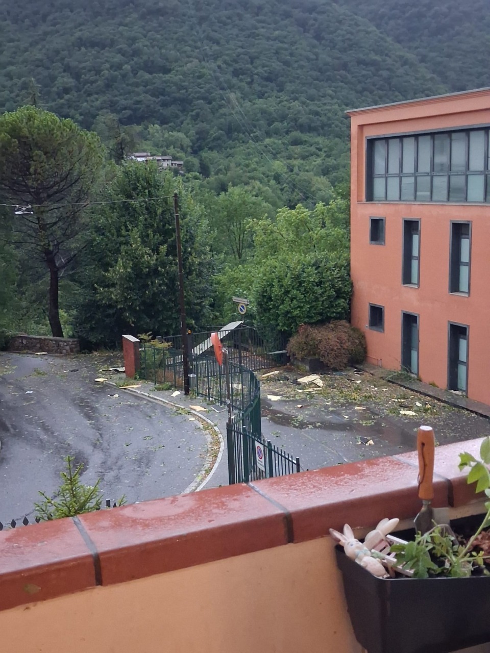 La furia del maltempo colpisce anche le scuole: colpiti il Primo Levi di Lumezzane e il Perlasca di Vobarno