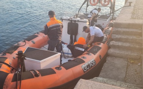 Lago di Garda: imbarcazione alla deriva, due giovani in acqua