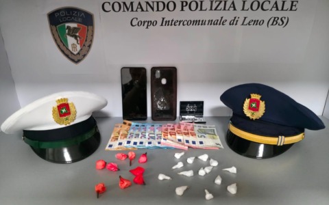 Leno: pusher trovato con oltre venti dosi di cocaina e denaro contante, arrestato