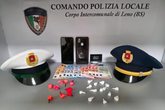 Leno: pusher trovato con oltre venti dosi di cocaina e denaro contante, arrestato