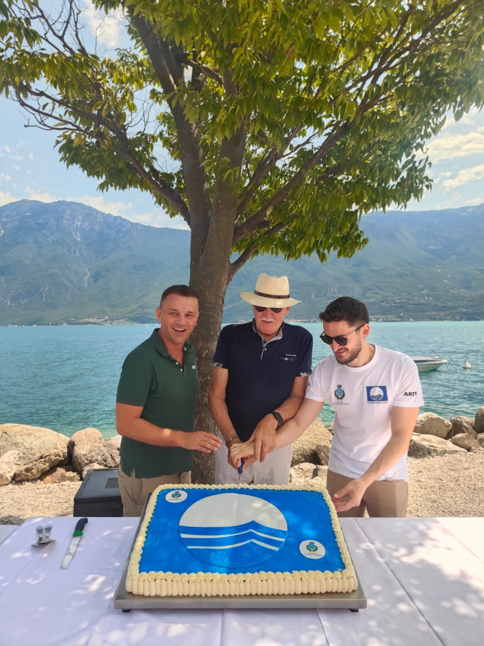 Limone sul Garda celebra la Bandiera Blu 2026, inaugurato il nuovo gommone di salvatggio