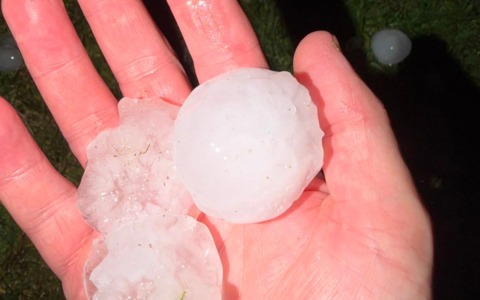 Maltempo, forte grandinata nella notte a Brescia e provincia