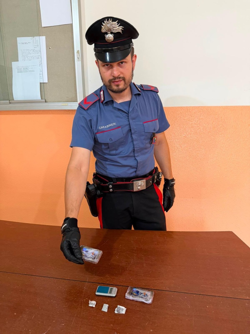 Passeggiava in centro a Lumezzane con la droga nascosta: arrestato un 53enne