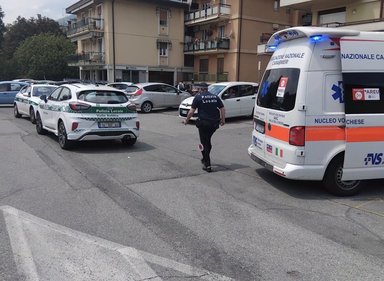 Pirata della strada parla con il motociclista ferito e scappa, un conoscente tenta di coprirlo ma viene scoperto