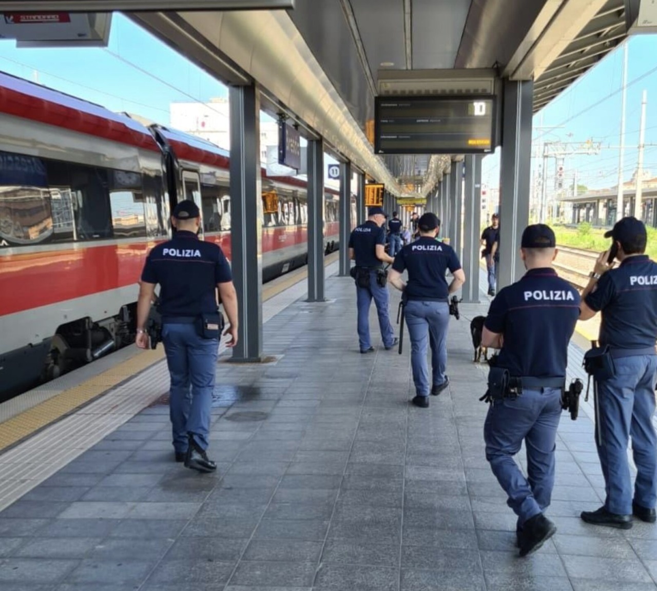 Polfer, controlli in stazione ferroviaria a Brescia: oltre 2.500 le persone identificate, 9 le denunciate