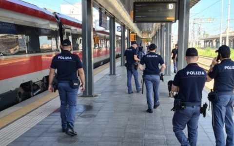 Polfer, controlli in stazione ferroviaria a Brescia: oltre 2.500 le persone identificate, 9 le denunciate